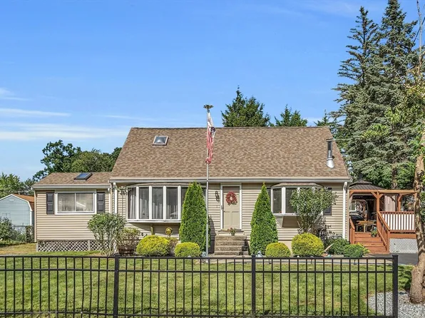 113 Walnut Rd, Tewksbury, MA 01876
