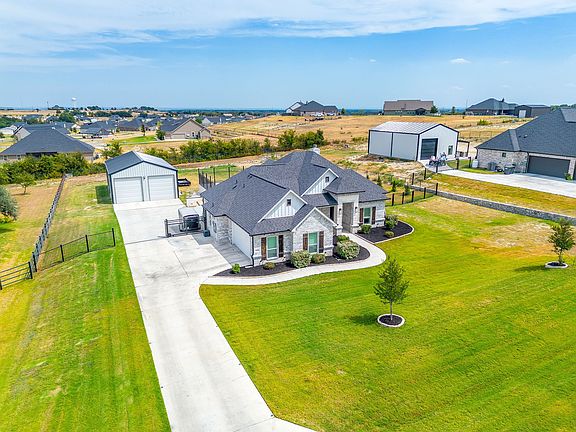 4th image of 139 Oak Meadow Ln