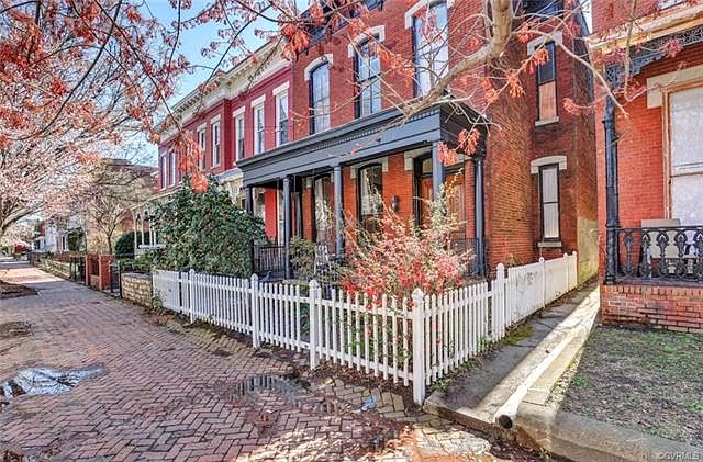 1st image of 7 W Clay St