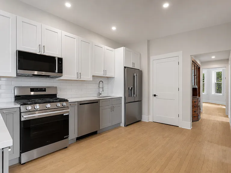 1079 N Paulina St #3 — Photo 9
