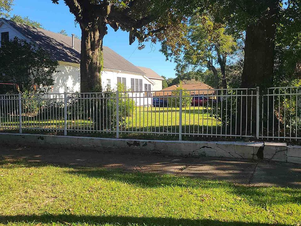 2nd image of 900 Blk E