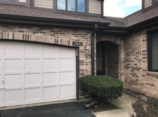 1821 Golf View Dr, Bartlett, IL 60103