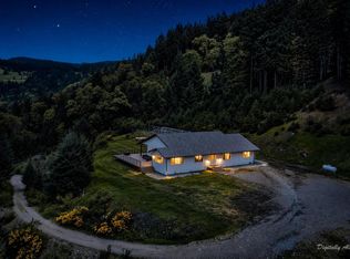 480 Sabertooth Rd, Blue Lake, CA 95525