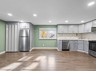 205 E John St, Lindenhurst, NY 11757