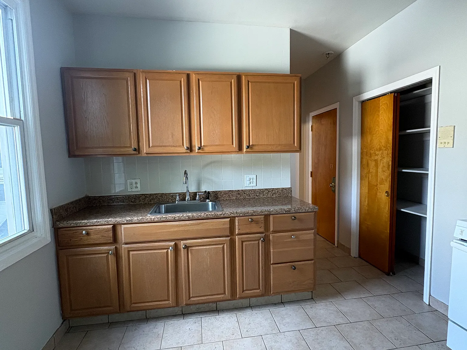 3 bed, $2,100 — Photo 2