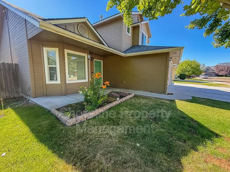 3420 N Oakstone Ave — Photo 3