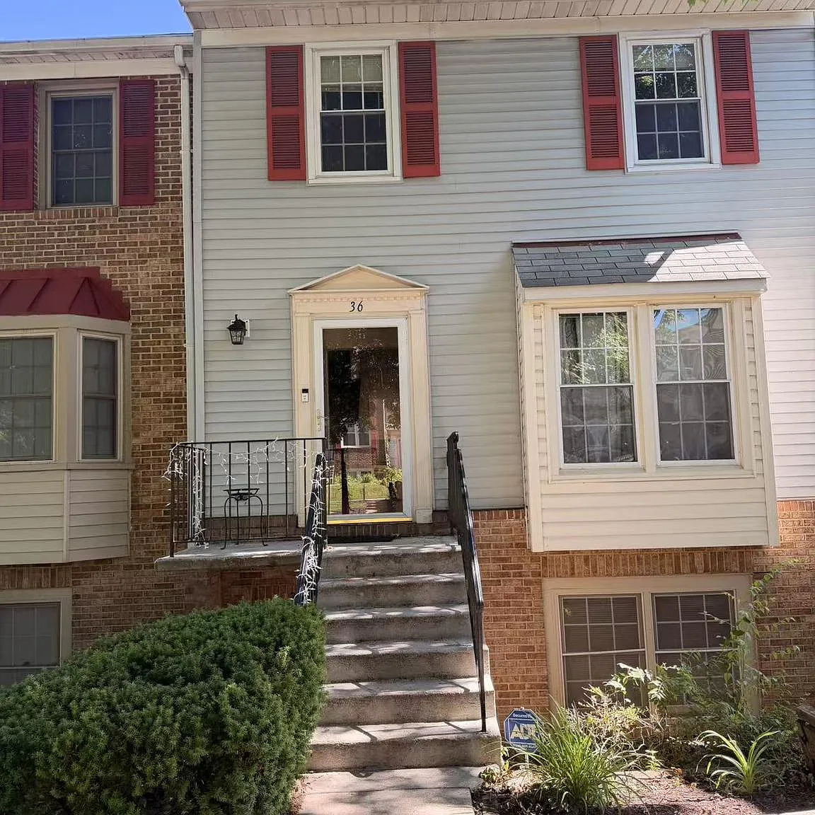 3 bed, 2.5 bath, 1400 sqft, $2,300 — Photo 1