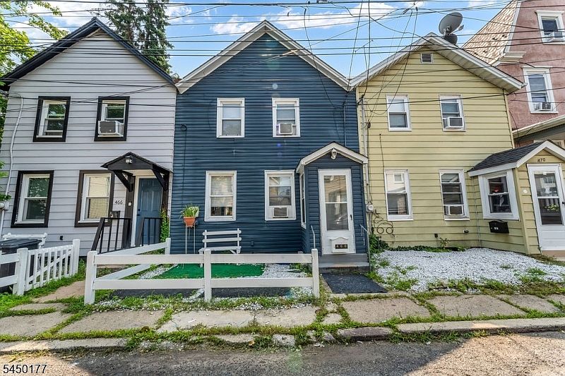 1st image of 468 Flagg St