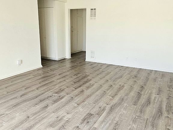 3rd image of 205 Via Riviera APT 6