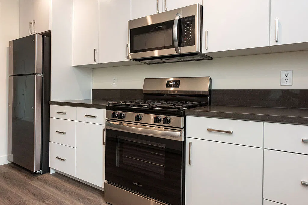 2 bed, 800 sqft, $3,895 — Photo 3