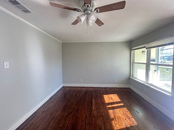 2nd image of 2841 Belhaven Dr