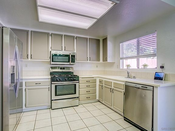 4th image of 39704 Sunrose Dr