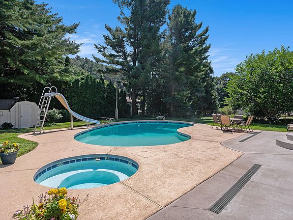 4th image of 1885 Shorewood Dr