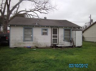 405 Aycock St, Clute, TX 77531