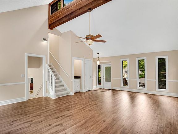 5th image of 2404 Stockton Pl