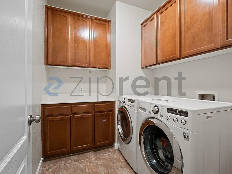 633 Farrington St — Photo 15