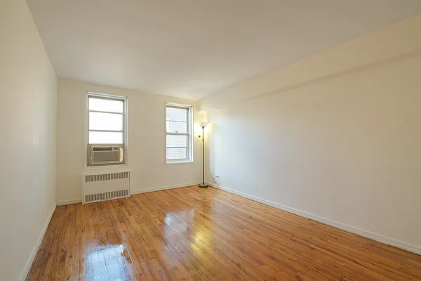 Sold by Venezia Realty Group LLC | media 6