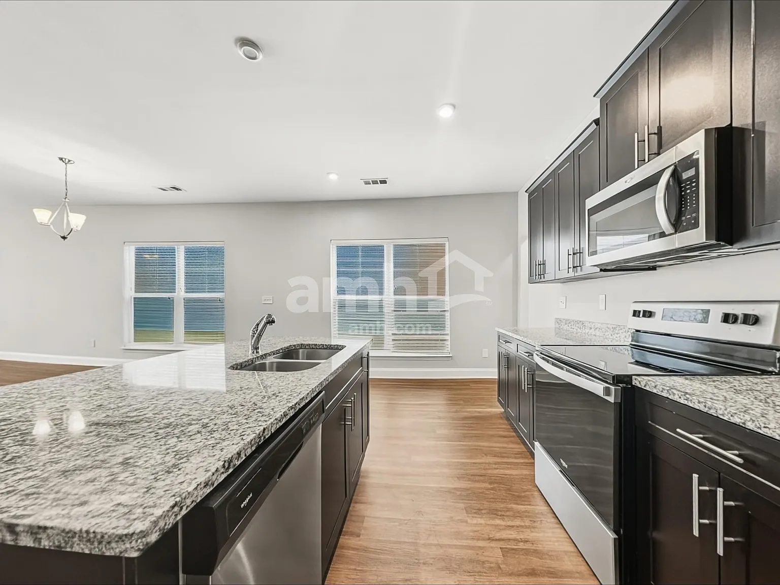 4 bed, 2.5 bath, 2149 sqft, $2,300 — Photo 3