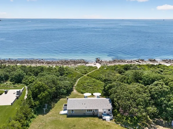 7 Gull Ln, Bourne, MA 02532