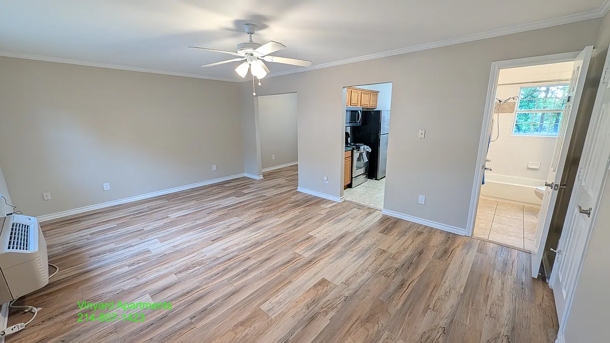 Photo 2 of 15 - 341 W Vinyard Rd #3 - Duncanville, TX Building Photo - 341 W Vinyard Rd #3