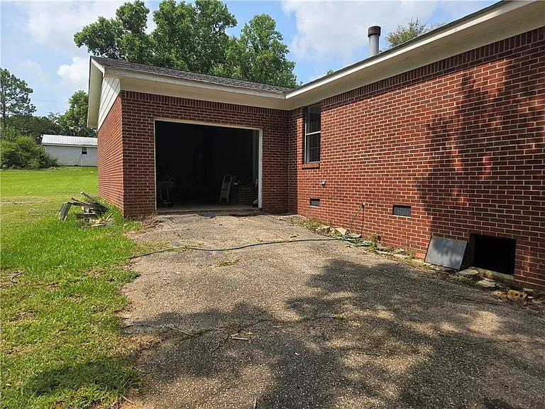 381 Norton Rd — Photo 2