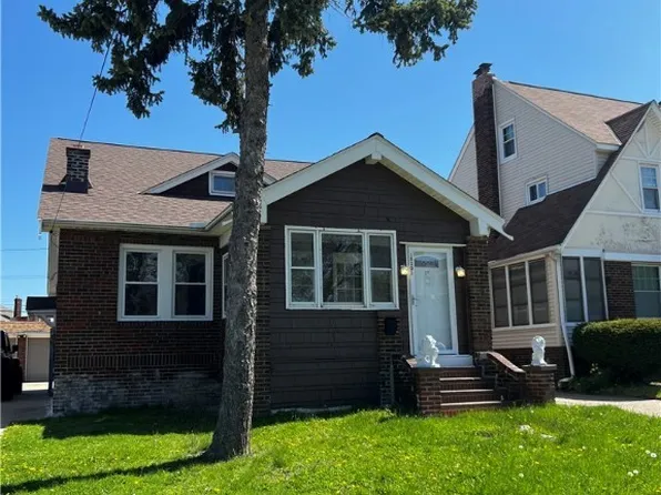 18301 Neff Rd, Cleveland, OH 44119