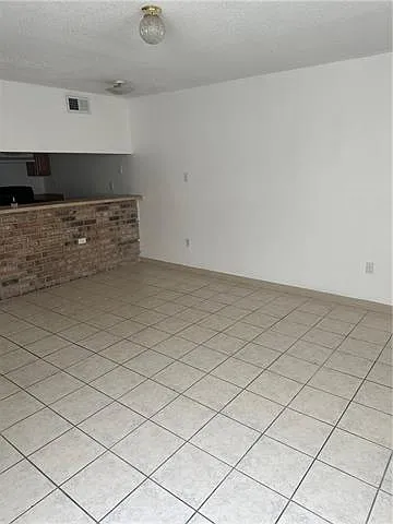 3 bed, 1.5 bath, 1200 sqft, $1,850 — Photo 3