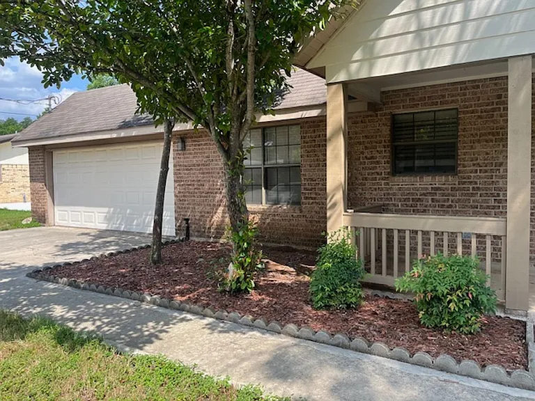 1306 Carnation Ln — Photo 3
