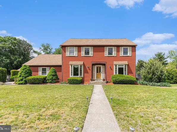 12 Monterrey Ct, Berlin, NJ 08009