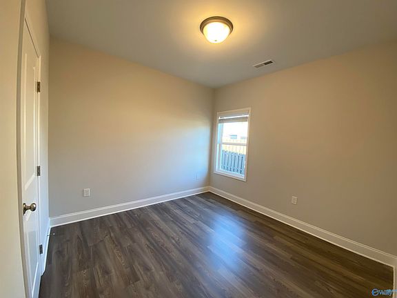 5th image of 4127 Rockland Cir SE