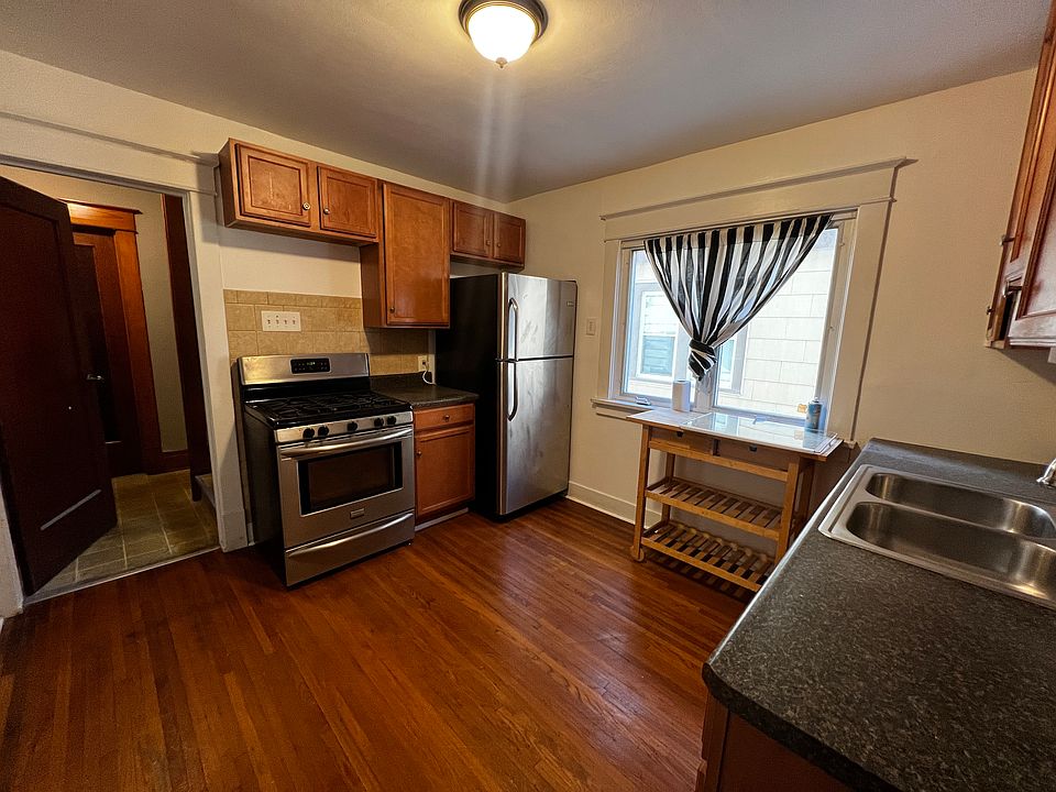 1st image of 83 Shoreham Pkwy
