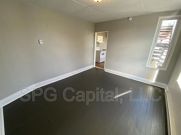 5th image of 637 York St