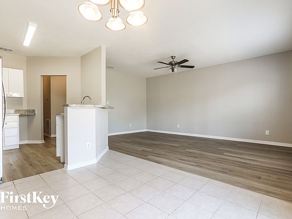 3rd image of 1112 S Chamberlain Blvd