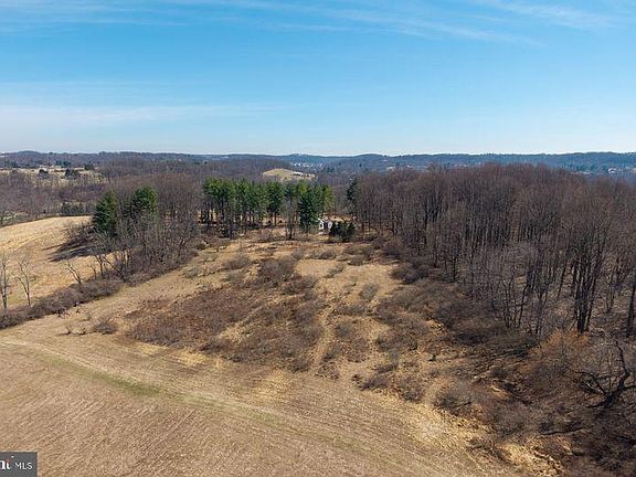 3rd image of 1004 Garrett Mill Rd