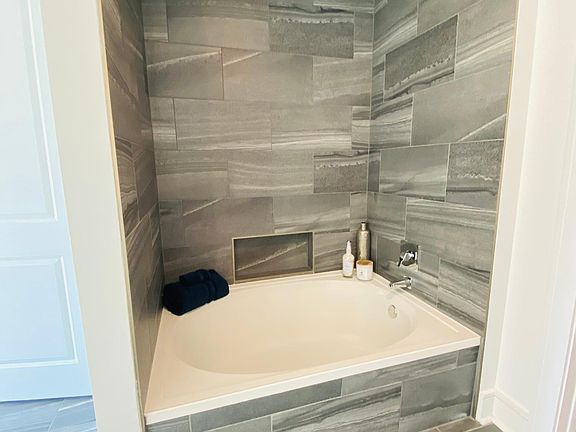 5th image of 2501 N Houston St #2806