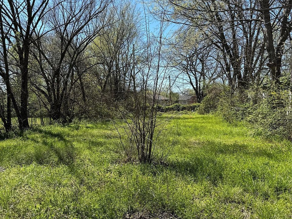 2nd image of 1020 N Wood Dr