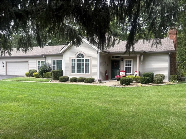 31 Stone Ridge Blvd #31, Hermitage, PA 16148