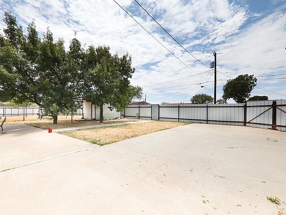 5th image of 1304 Woodlawn Dr