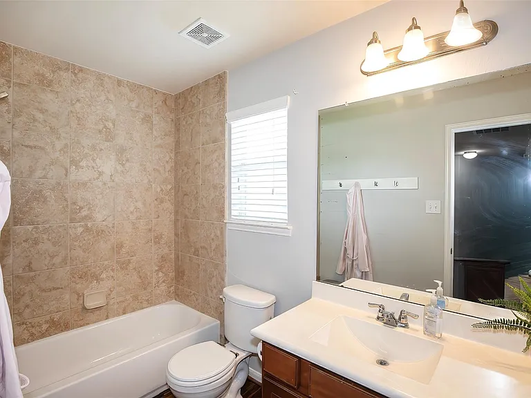 2110 Stonehollow Ct — Photo 24