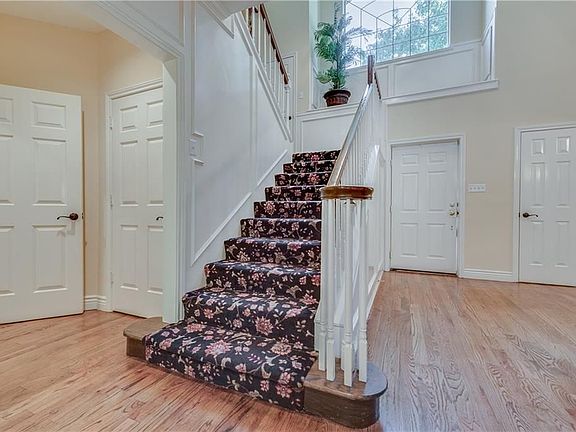 5th image of 5906 Sceptre Dr