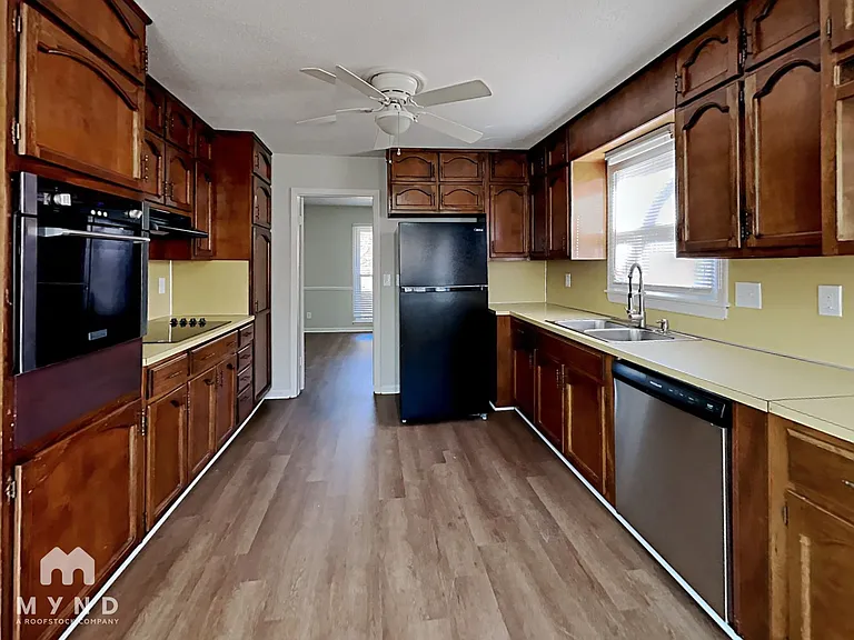 1840 Westridge Dr — Photo 3