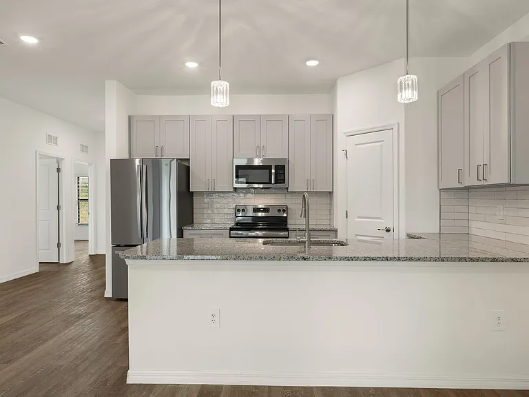 1070 Nomad Rd #1070 — Photo 2