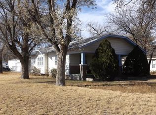 915 S Jackson St, Hugoton, KS 67951