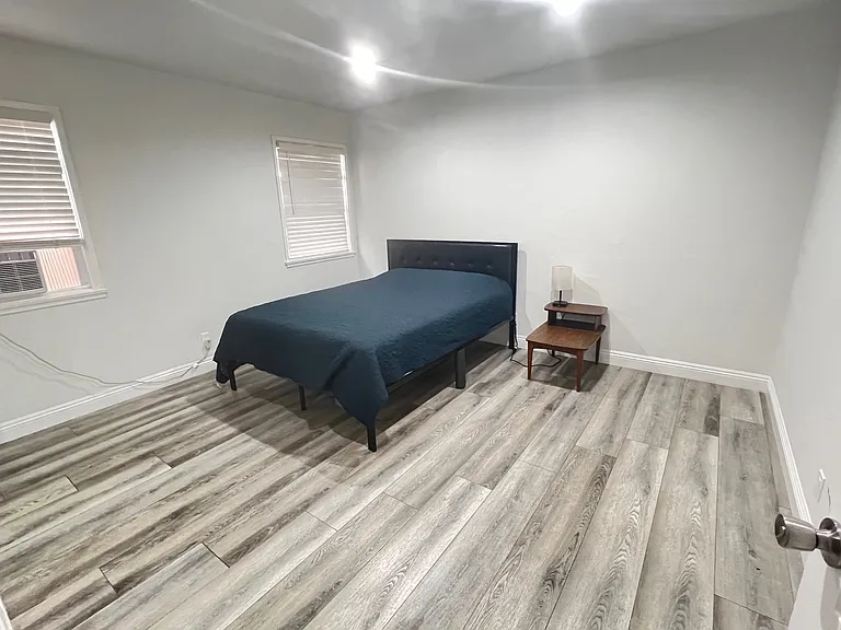 2117 Border Ave — Photo 9