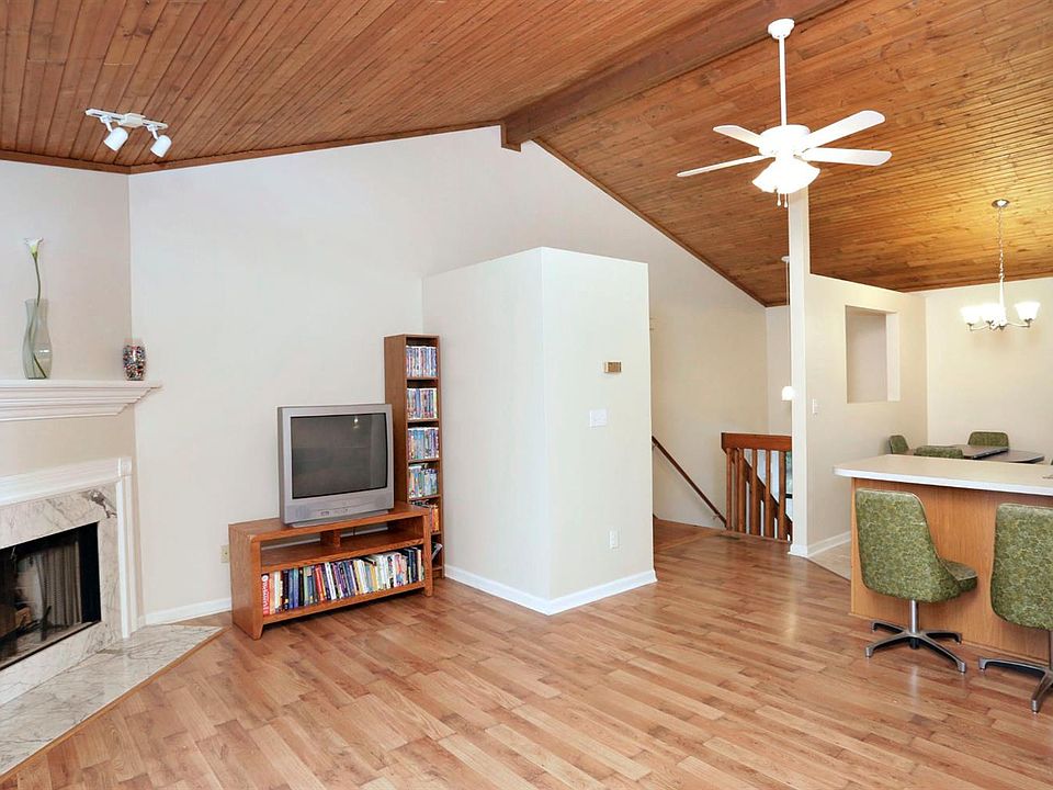 1st image of 3549 Roundtable Way