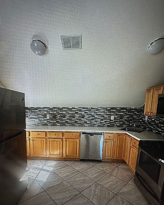 2nd image of 84-90 N 6th St