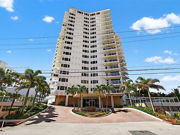 5th image of 3000 Holiday Dr APT 1102