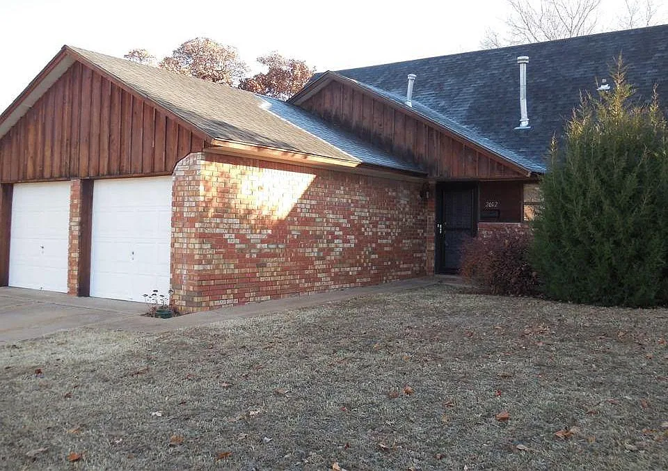 2012 Edgewood Dr