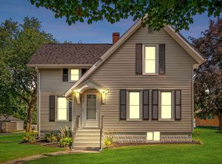 212 E Waterford St, Wakarusa, IN 46573