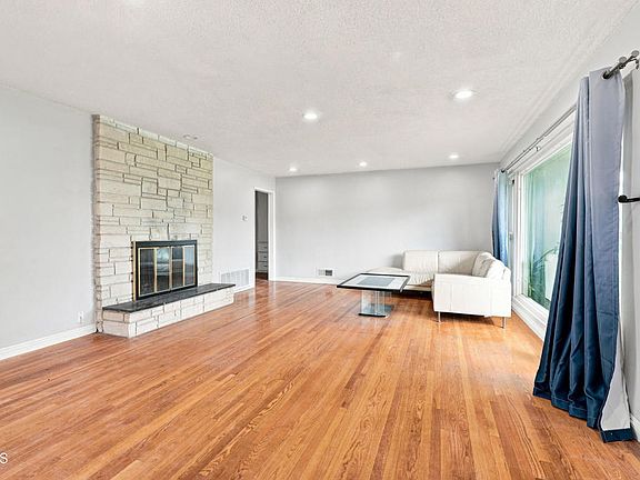5th image of 905 W La Canada Verdugo Rd